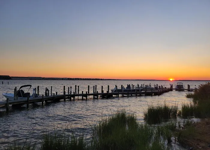 Poolside Bayfront Sunset Views 2 Parking Spots Midtown Oc Holiday home