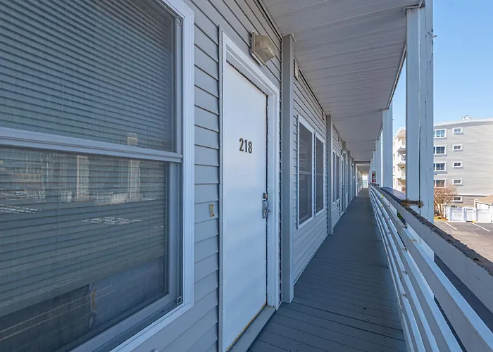 Poolside Bayfront Sunset Views 2 Parking Spots Midtown Oc Holiday home *